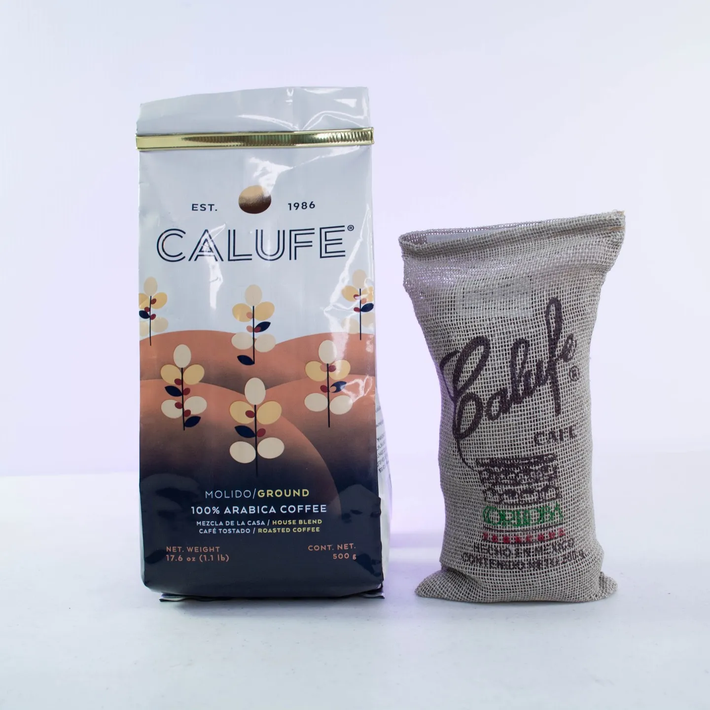 Bolsas de café Calufe sobre fondo blanco